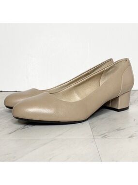 New! Life Stride Erica Heel